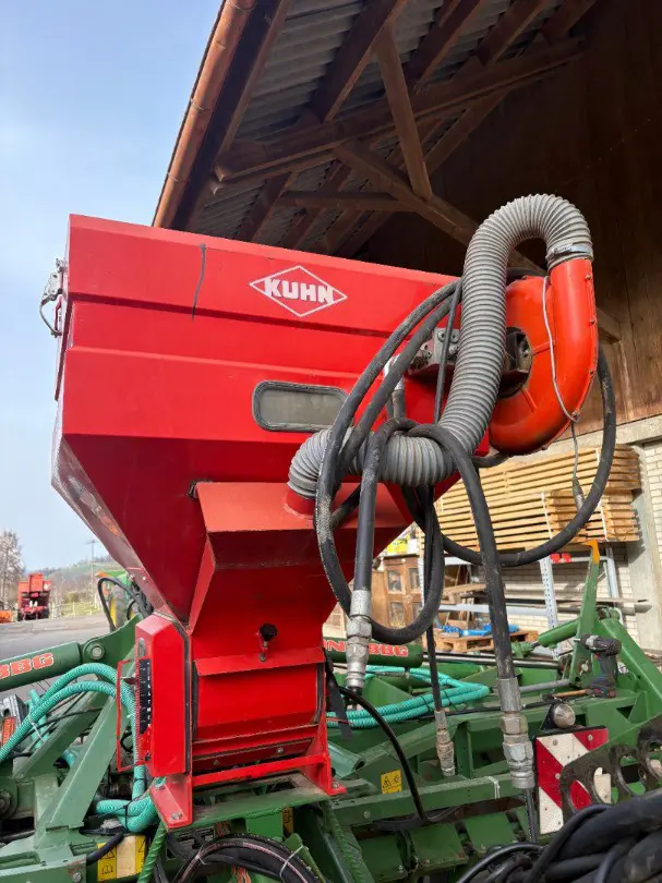 87d34aaa-4d83-4c46-ab52-ddd48a4ebc06-semoir 6.jpg