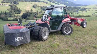 Aebi TT 281 mit Mähwerk und Knicker
