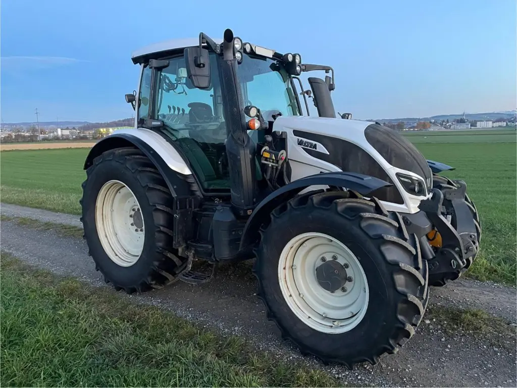 Valtra N154