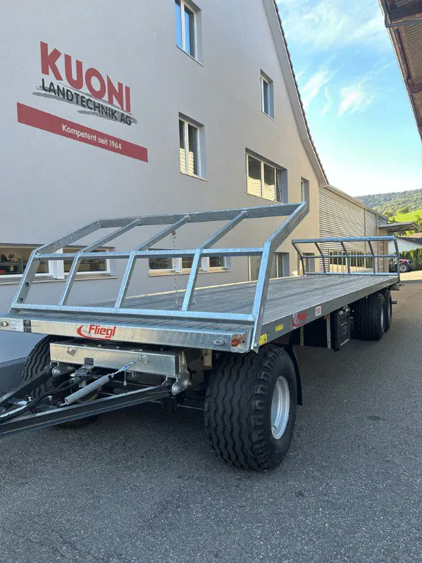 Fliegl Dreiachs-Ballenwagen