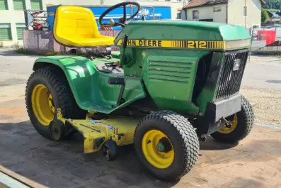 Tracteur tondeuse John Deer C212H