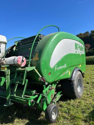 Rundballenpresse McHale FUSION 3