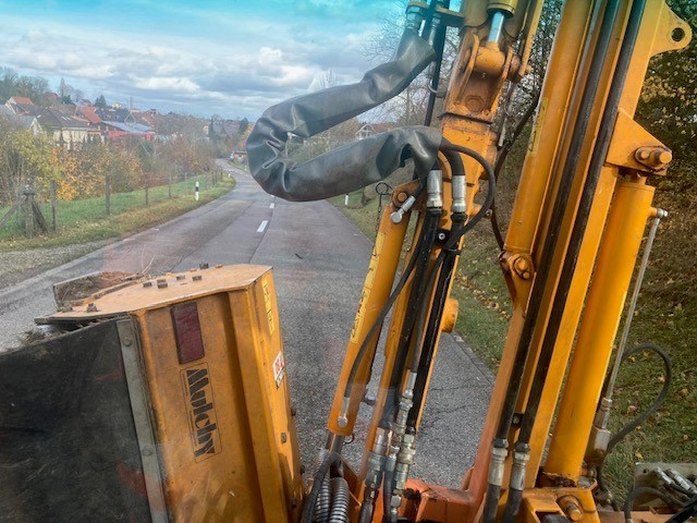 ae4a3f57-1c70-4b37-953a-e178579c0eb7-Böschungsmäher _3.jpg