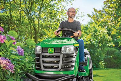 John Deere X167 Rasentraktor
