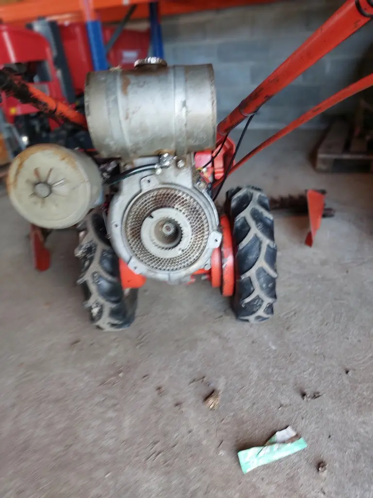 ef09e33f-5305-4655-a909-5c23bfd1629f-Bucher Jobin M 200 (8).jpg