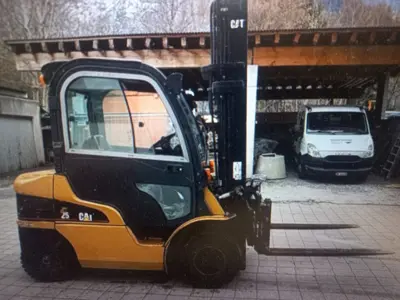Stapler Dieselstapler 2,5T Caterpillar DR25N HH 7m
