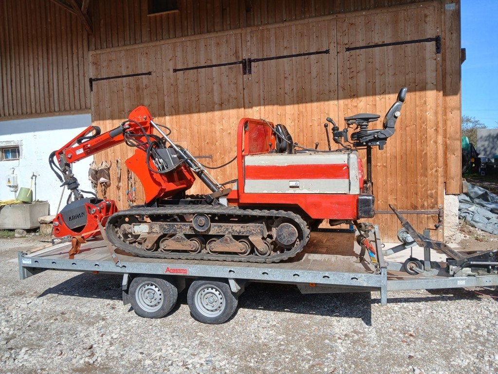 9ba56268-5a40-4339-97fd-495e74485bc6-Raupenschlepper2.jpg