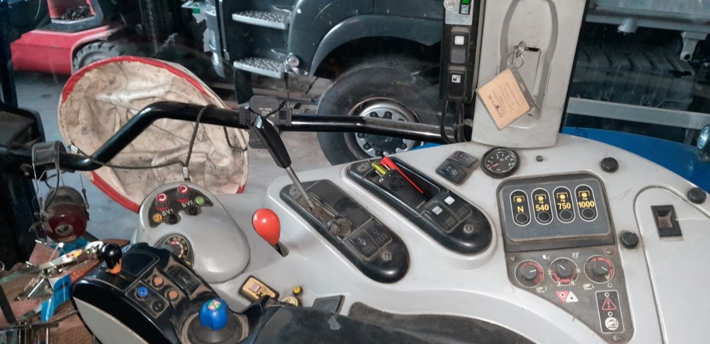 f74e2521-7b4a-4430-8304-750e84a86262-WhatsApp Image 2026-01-01 at 18.jpg