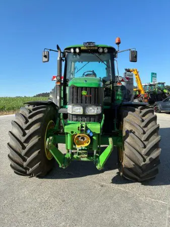 7f03b09d-04d2-4023-980c-ae8476c63fd6-John deere 6920 S 2.jpg