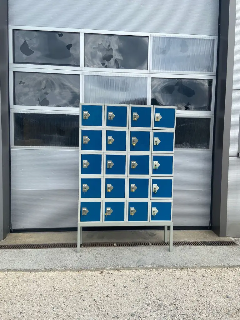425a4d30-ed69-459a-867a-0ff24eda8836-Garderobenschrank_01.jpg