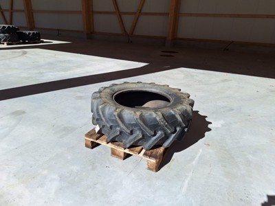 1 Stück Pirelli TM700 360/70R24 65%