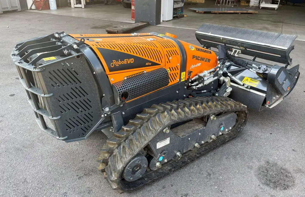 b6e73e97-9edd-4aa3-ab68-f35b8ad5f207-2 Robo Evo.jpg