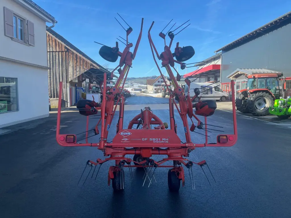 1216ad5c-169e-4423-a5eb-b014bbdd11e0-Kuhn GF 5801 MH Dieziker Bruno 3.jpg