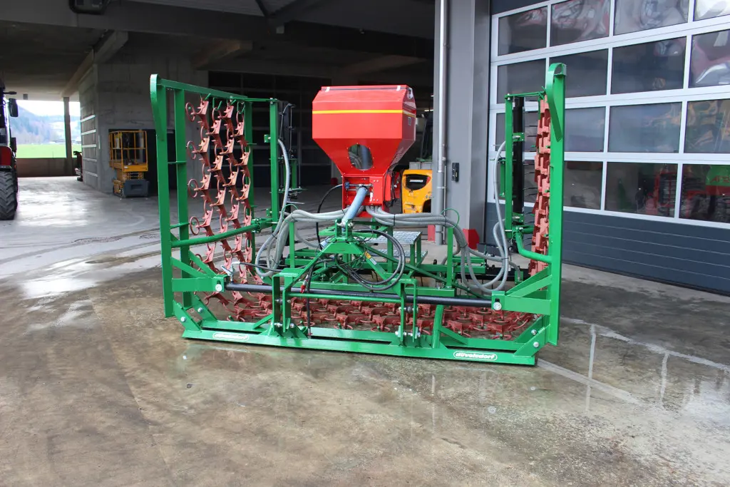 08e91737-112a-4f88-ad41-12b91a26a708-Grünlandegge_6m_Krummenacher_Striegel (5).jpg