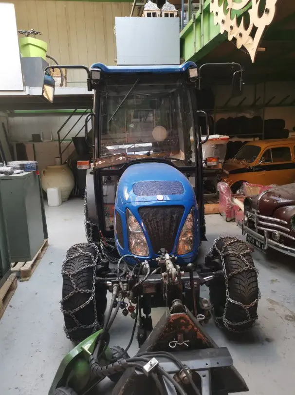 NEW HOLLAND BOOMER 50