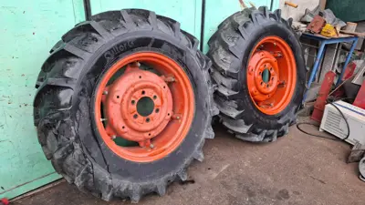 Traktor Rad / IHC 33er