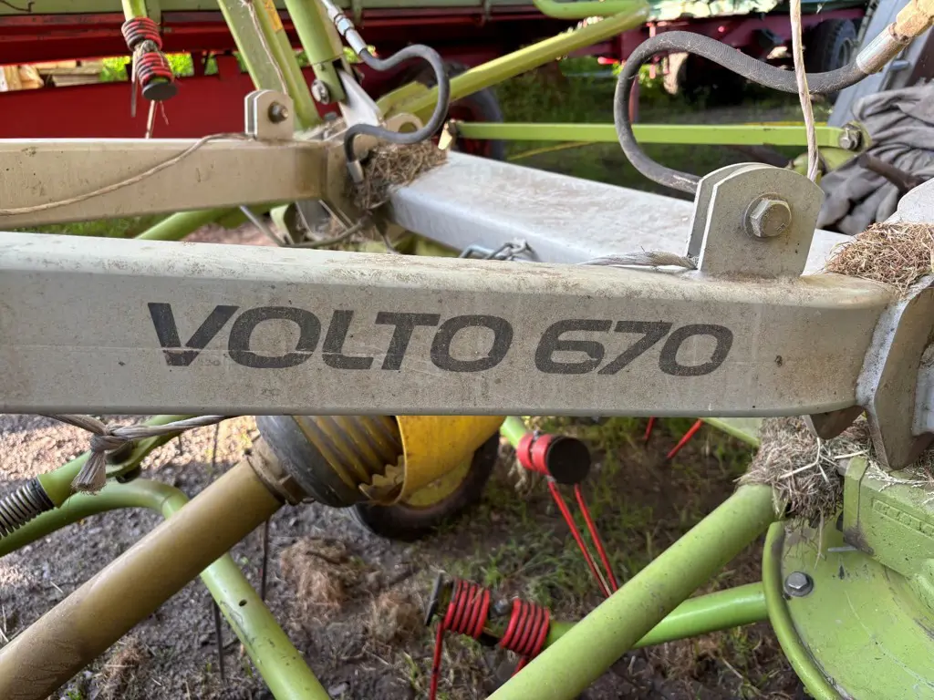 a582eecd-7ae3-4a77-8686-0932c436f3f5-Claas Volto 670_4.jpg