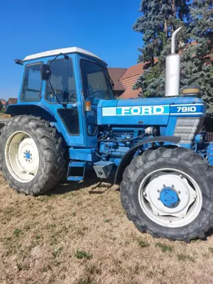 Traktor Ford 7910