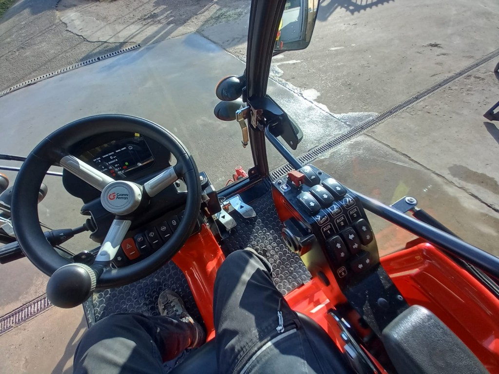 13036bad-11bb-4302-b36d-79fdd0afc63b-WhatsApp Image 2025-12-11 à 17.jpg