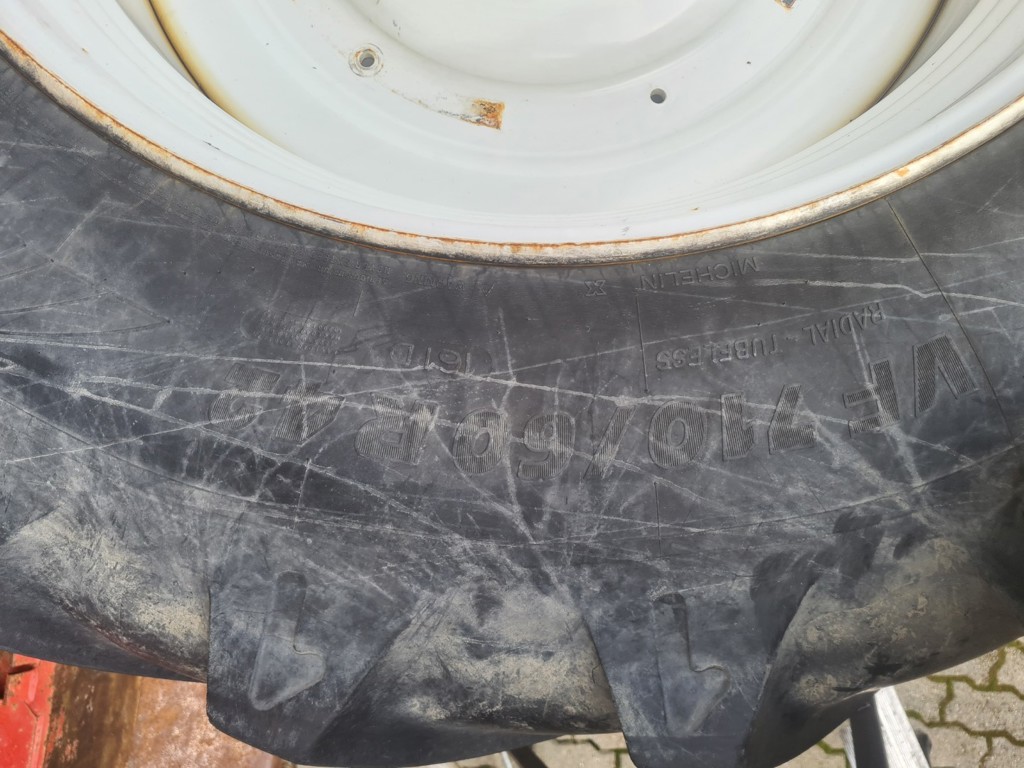 d40212d8-3a65-406a-b26c-8615b2fc8a93-Bereifung HI 710-60R42.jpg