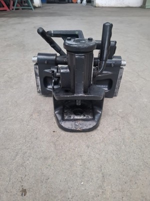 Zugmaul Halbautomat klein 38mm Bolzen 320mm Schlitten