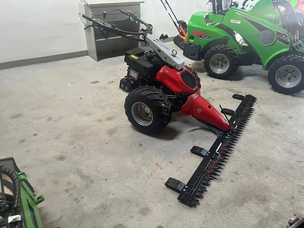 ed518873-0358-45a5-9ab1-e5268f515dd3-Aebi CC 130 3.jpg