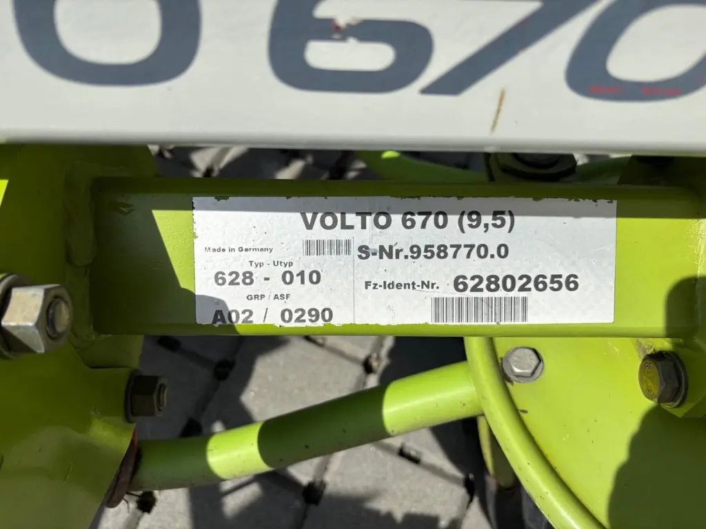 63a479d6-968e-4335-bf08-492831705c6f-Claas Volto 670_6.jpg