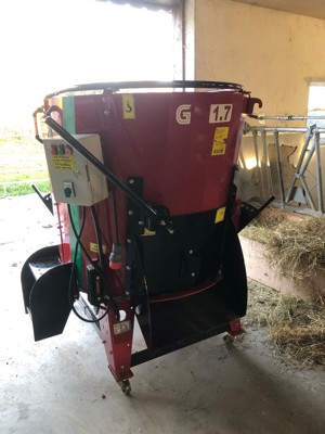 Kompakter Futtermischer