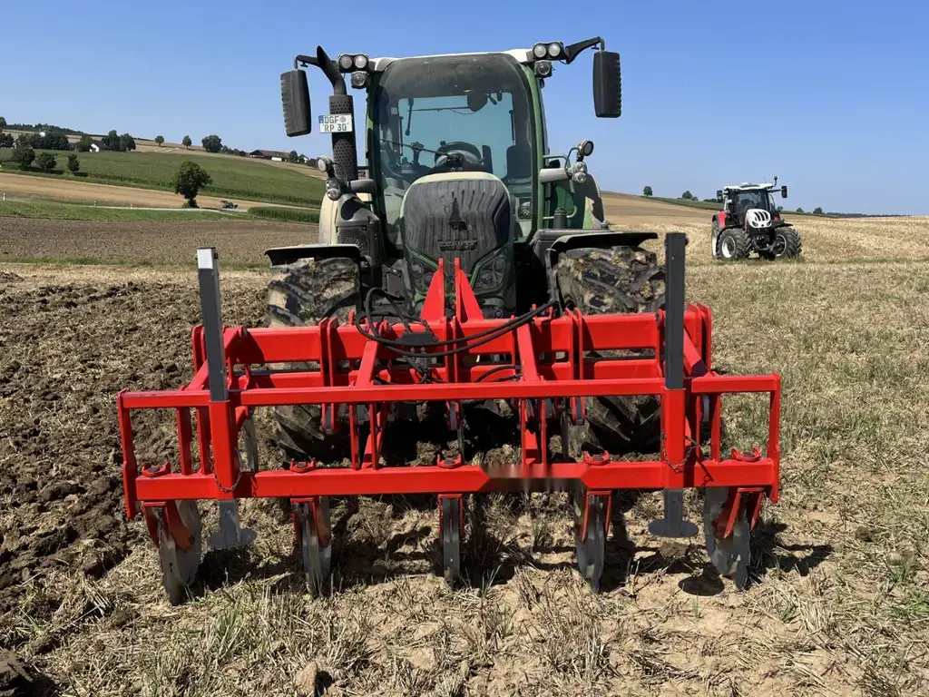 1a8d0efa-f75a-451d-af9b-cd874f72613c-FL3000_Feld_Frontansicht_Fendt.jpg