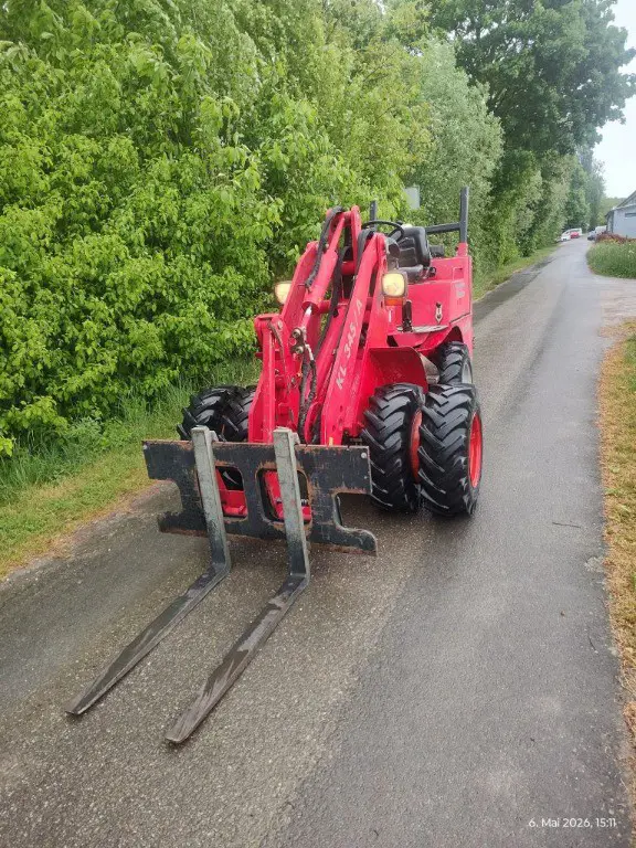 5015c0e6-6dcd-4169-a8e8-d6b73820dc97-Lader vorne 1.jpg