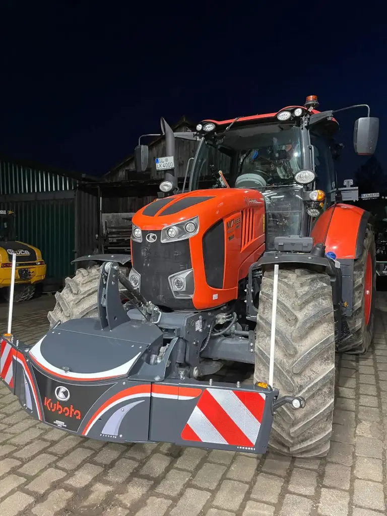 7ff7d7bc-26ac-4b5c-bd53-3e68ccb872f5-kubota-frontbumper-2-1440.jpg