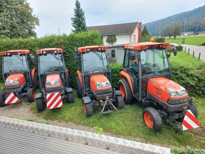 4 Stk. Kubota Traktor ( 2x STV 36 + 2x STV 40 ) Traktoren , davon sind 3 mit Elektrohydraulik Kommunaltraktor / Kleintraktor mit Hydrostat und 4x4