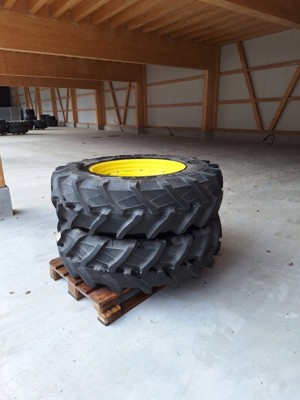 1 Paar Komplettrad JD Trelleborg TM600 380/85R30
