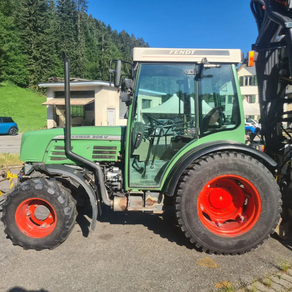 ba80a0ef-9250-4e75-8c88-d181ba2cc033-Fendt 206 V.jpg