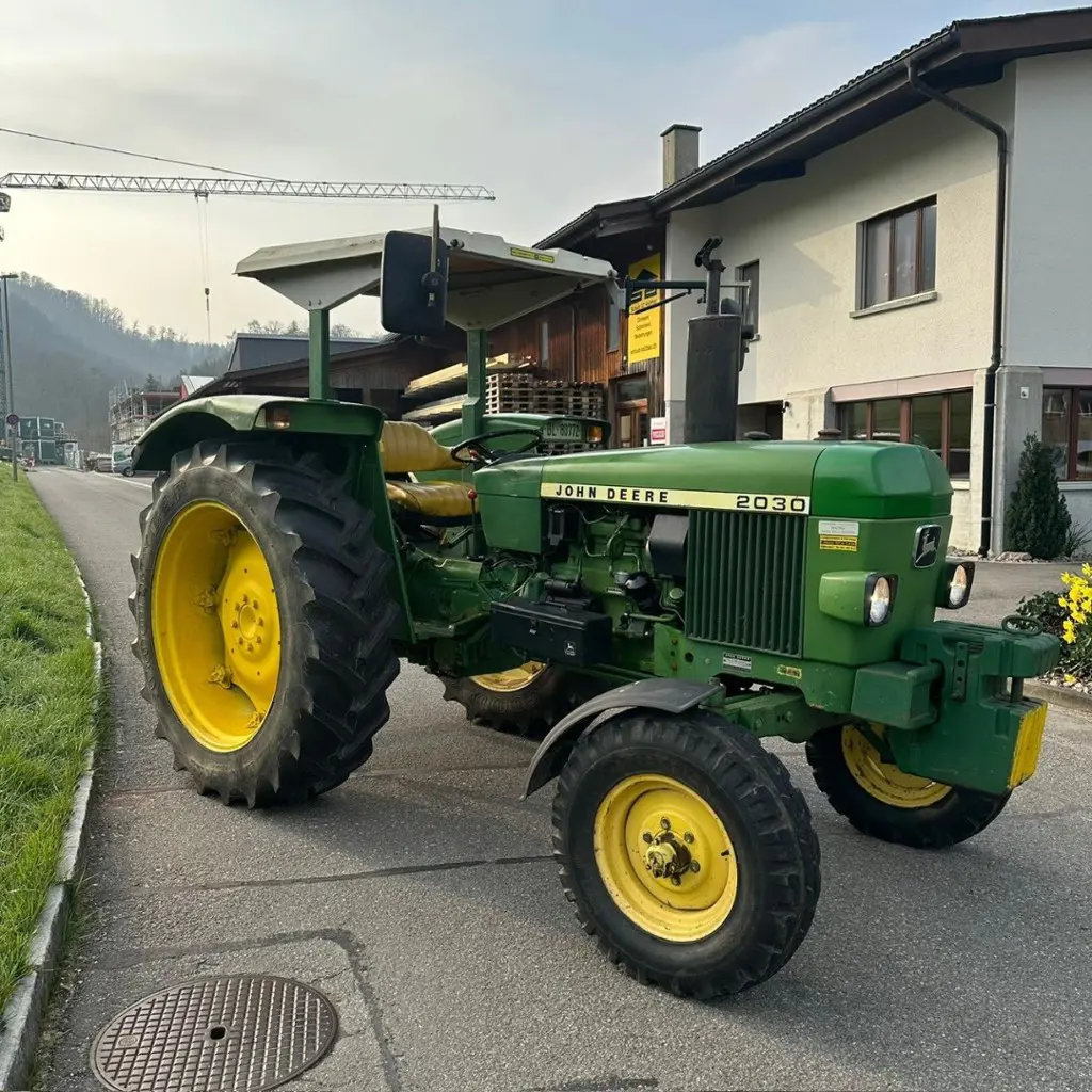 8c69f211-1389-4210-a695-b435e4493062-John Deere 2030_1.jpg