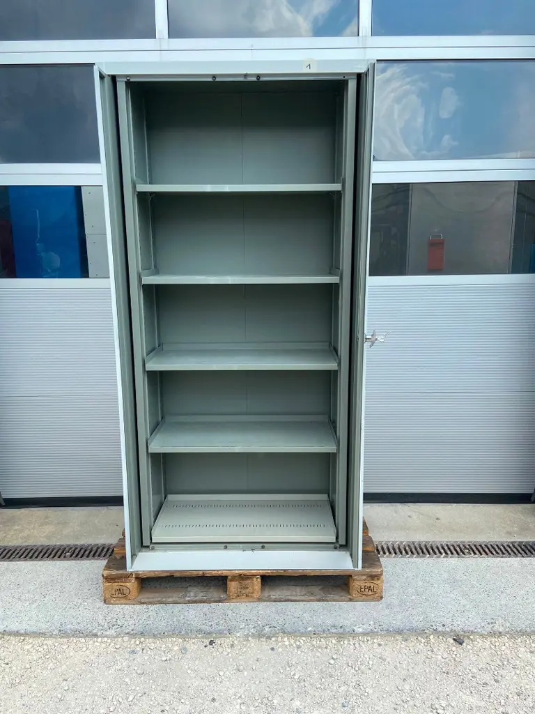 a5aae310-5d87-49f5-9bdf-ca8d4c468ef5-17_Lista_Metallschrank_02.jpg
