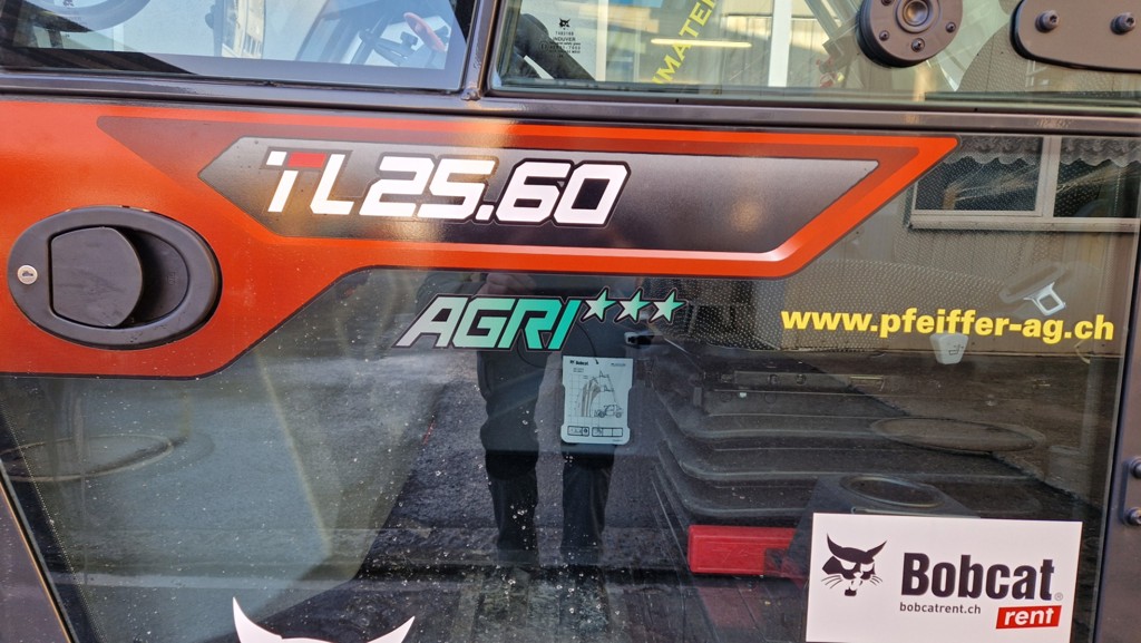 d6a84669-1080-4cb9-b8cf-86dcf6f410e1-TL25.60 B5PY11604 (6).jpg