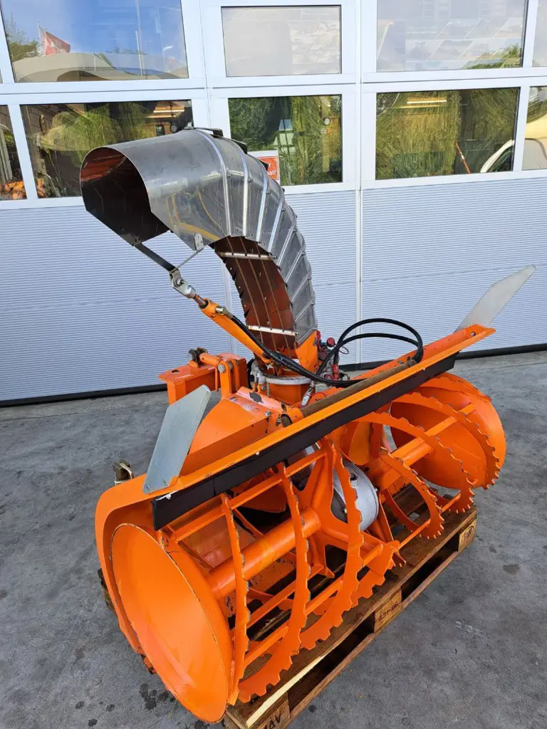 33a782ca-1c30-433c-9e44-69b537dfb72a-Schneefräse Zaugg3.jpg