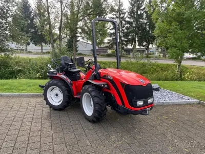 A. CARRARO Kompaktschlepper SRX TORA 5800