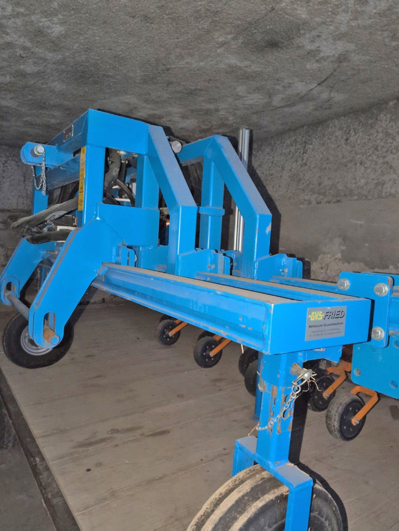 ac7619bb-12af-4876-b133-9bd180d0aeb2-SChmotzer Getreidehacke2.jpg