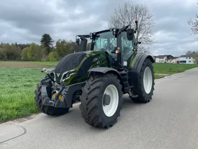 Valtra T175Versu mit Rückfahreinrichtung