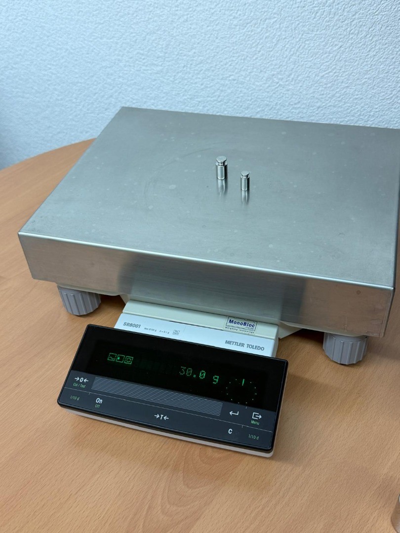 3cc78a4e-41a9-46eb-b1cb-279b05e57000-Mettler_Toledo_Präzisionswaage_SR8001_08.jpg
