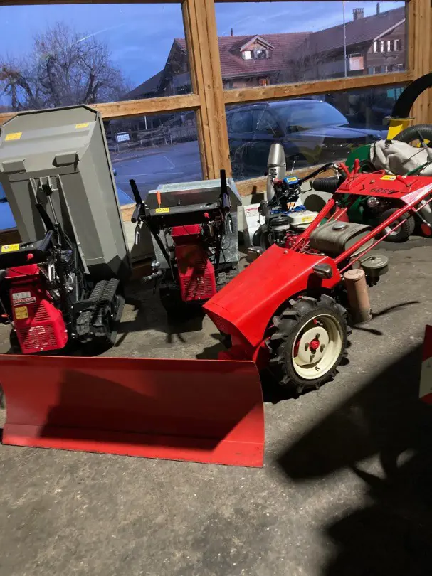 Kleiner Einachser mit Schneeschild