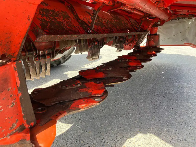 3d1fed36-f168-4d3f-9ee2-f01bbc7e236b-Kuhn FC 3525 4.jpg