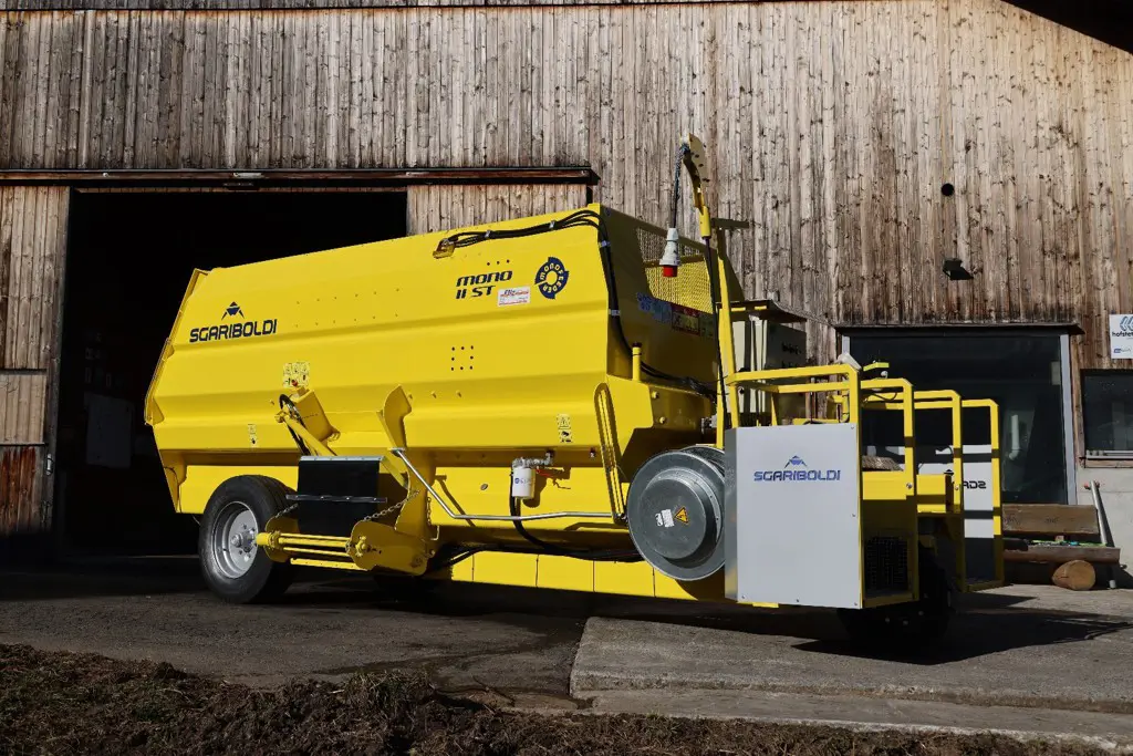 Selbstfahrender Elektro Futtermischwagen Frühbezug