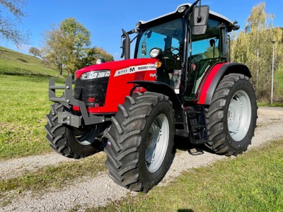 Traktor Massey Ferguson 5711M
