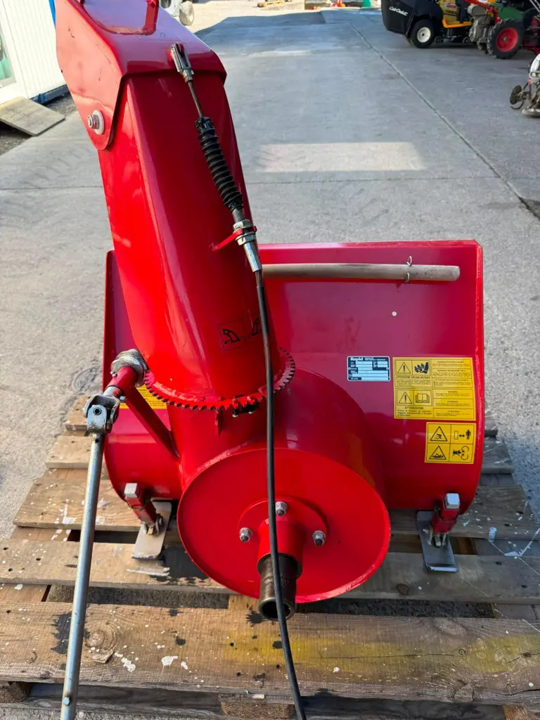81392bb1-014b-4990-b04d-63ec39f2ecd0-16947 Rapid Schneefräse 70 cm Mondo (4).jpg