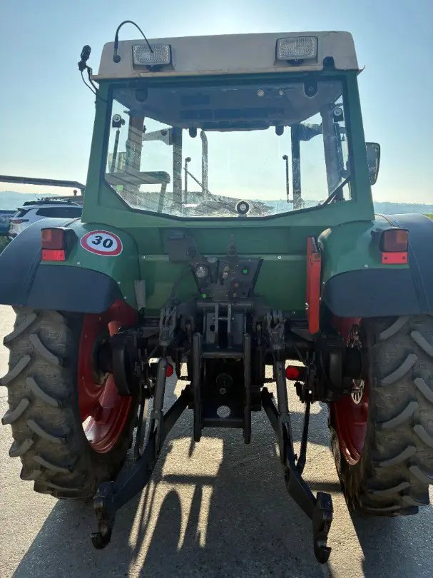 929b2630-adb0-4eef-9d7f-b83171df23e3-Fendt 275 S 3.jpg