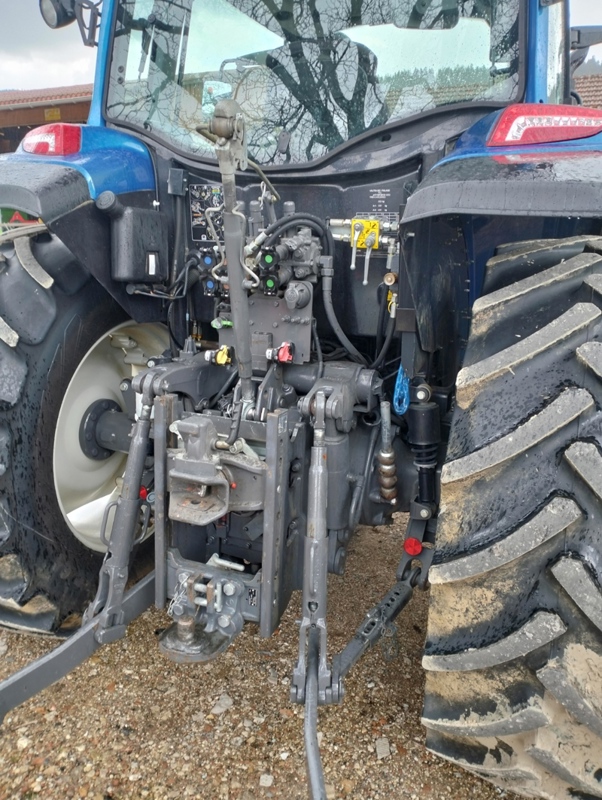 5a82f8e1-a736-4e56-a2c0-9f3fa1a386e7-Valtra A114 2.jpg