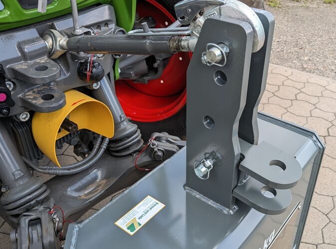 daf98378-0d15-4773-a1c0-4933c64e2155-Frontgewicht Bressel und Lade 3.png